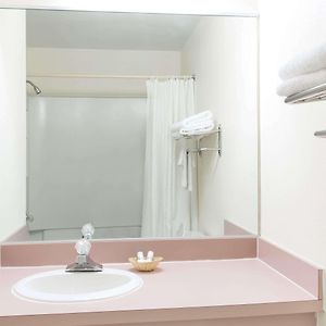 Chambre Lit Queen-Size avec Accès aux Personnes Handicapées